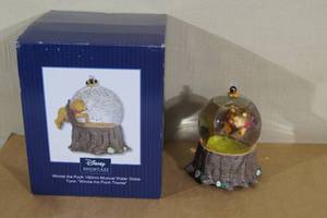 lot 190 image: Disney Showcase Collection Winnie the Pooh Musical Water Globe