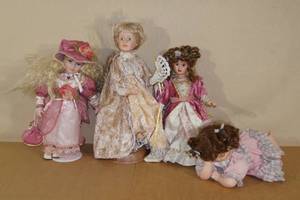 lot 189 image: 4 Collector Porcelain Dolls - Collectible Memories