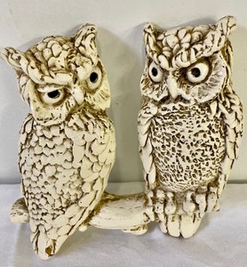 lot 115 image: Owl Decor