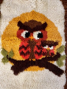 lot 101 image: Lovely Latch Hook Rug