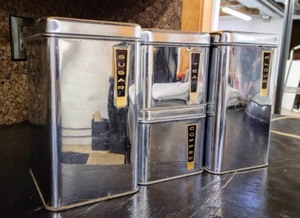 lot 20 image: Vintage Canister Set