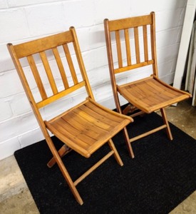 lot 30 image: Pair of Vintage Wood Folding Chairs