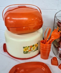 lot 46 image: Vintage Travel Picnic and Servingware