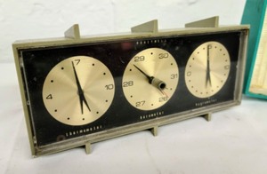 lot 155 image: Vintage Clock and Barometer