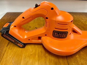lot 127 image: Small Black & Decker Blower