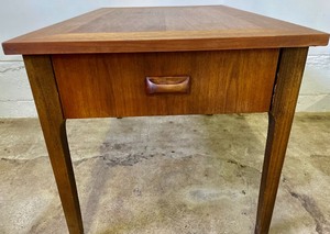 lot 63 image: Mid Century Modern Accent Table