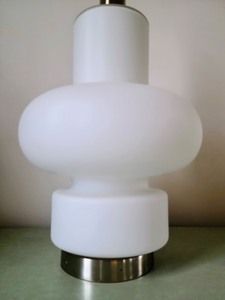lot 13A image: Mid Century Frosted Glass Table Lamp