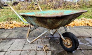 lot 186 image: Dunlap Wheelbarrow