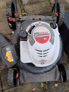 lot 185 image: MTD Gold 21 Lawnmower