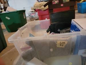 Tote full of home dcor...