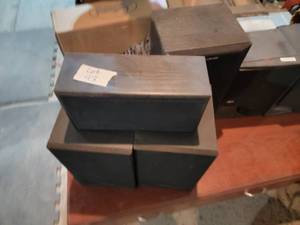 Lot of 6 speakers, various brands...