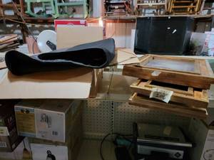 2 seat covers, 7 gold framed silhou...