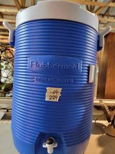 Rubbermaid cooler...