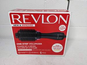lot 75 image: Revlon One-Step Hair Dryer & Volumizer Hot Air Brush