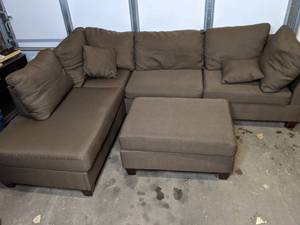 lot 95 image: Sectional Sofa - 3Pcs