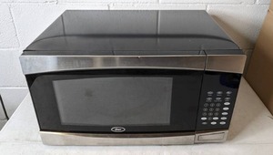 lot 264 image: Oster 1.6 Cu. Ft. 1000-Watt Countertop Microwave Oven with Stainless Steel Front