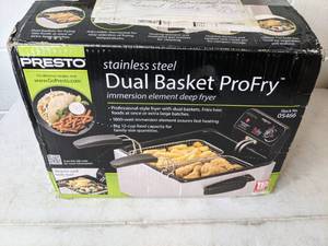 lot 249 image: Presto ProFry 12-Cup Dual-Basket Deep Fryer