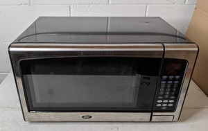 lot 54 image: Oster 1.1 Cu. Ft. 1000-Watt Countertop Microwave Oven with Stainless Steel Front