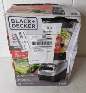 lot 183 image: BLACKDECKER PowerCrush 48-Oz. 700-Watt Multi-Function Blender