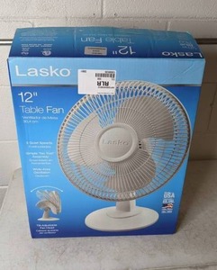lot 214 image: Lasko 12 Oscillating Table Fan