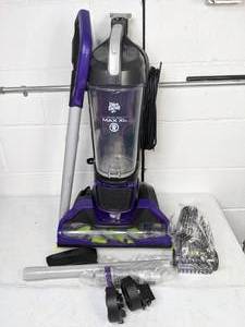 lot 203 image: Dirt Devil Endura Max XL Bagless Upright Vacuum
