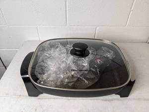 lot 359 image: Elite Platinum 16 x 13 Jumbo Electric Skillet with Easy-Pour Spout