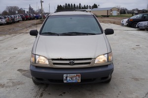 2000 Toyota Sienna LE - One Owner -
