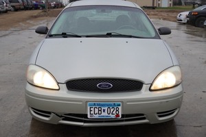 lot 22 image: 2005 Ford Taurus SE - 74,578 Miles -