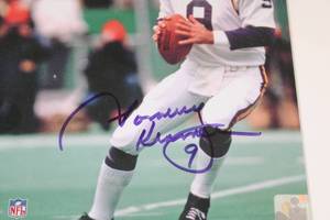 lot 24 image: Minnesota Vikings Tommy Kramer Autograph Framed Photo