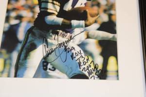 lot 26 image: Minnesota Vikings Chuck Foreman Autograph Framed Photo