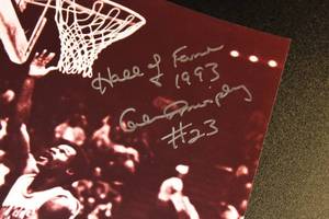 lot 46 image: Houston Rockets Calvin Murphy Autograph 8x10 Photo