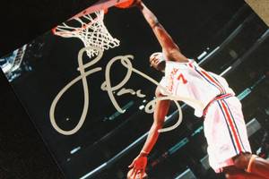 lot 49 image: Los Angeles Clippers Lamar Odom Autograph 8x10 Photo