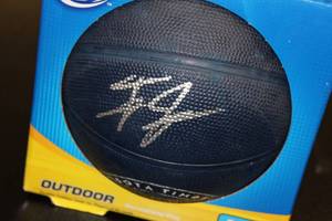 lot 73 image: Spaulding Minnesota Timberwolves Tyus Jones Autograph Mini Ball