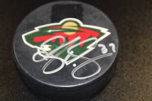 lot 79 image: Minnesota Wild Josh Harding Autograph Hockey Puck