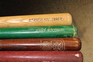 lot 92 image: Vintage 60s & 70s Mini Souvenir Baseball Bats  6 Bats