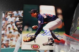 lot 95 image: Minnesota Wild & Minnesota Twins Sports Card Lot with Auto Photo