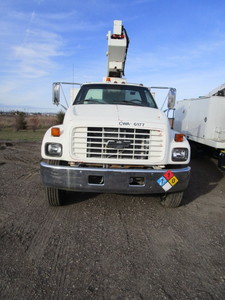 2000 Chevy C6500 De-Icing Truck