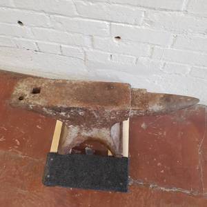 lot 12 image: 23 Anvil