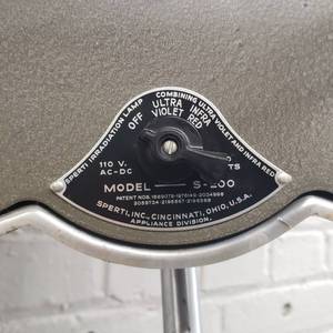 lot 87 image: Circa 1940s Sperti Irradiation Lamp