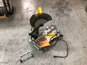 lot 6 image: 15 Amp Corded 10 in. Compound Single Bevel Miter Saw by DEWALT Customer Returns See Pictures