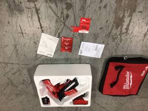 lot 16 image: M18 FUEL 3-12 in. 18-Volt 30-Degree Lithium-Ion Brushless Cordless Framing Nailer Kit with 5.0 Ah Battery Charger, Bag by Milwaukee Customer Returns See Pictures