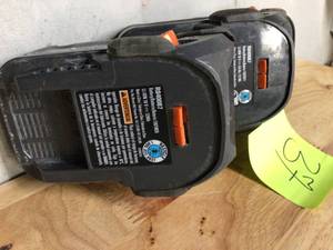 lot 137 image: Lot of 3 Ridgid 18V Battery R840087 used in working condition