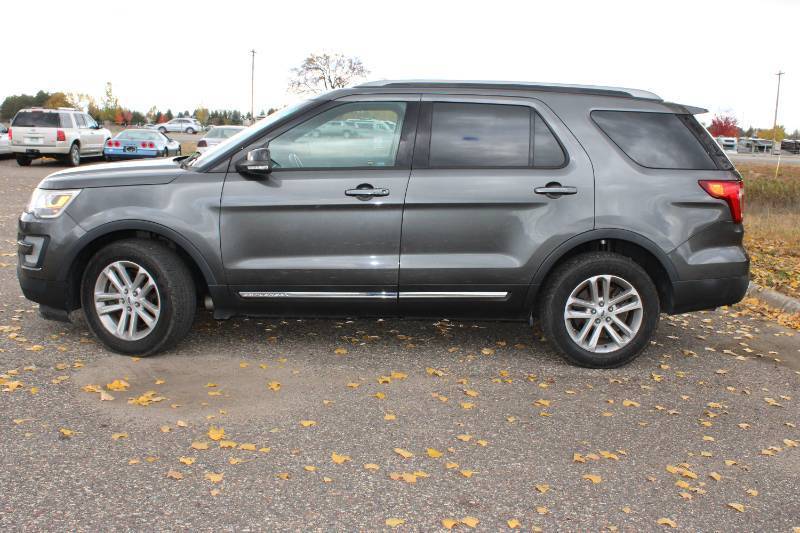lot 5 image: 2016 Ford Explorer XLT