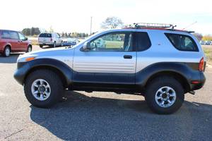 lot 2 image: 1999 Isuzu VehiCROSS S - 4x4