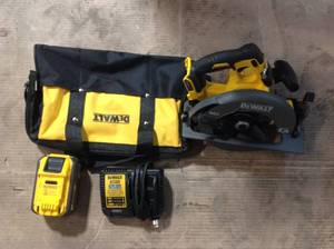 FLEXVOLT 60-Volt MAX Cordless Brushless 7-14 in. Circular Saw with Brake with (1) FLEXVOLT Battery Customer Returns See Pictures