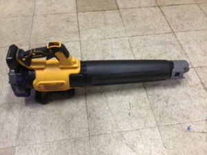 lot 13 image: DEWALT 125 MPH 450 CFM 20V MAX Cordless Brushless Handheld Blower (Tool Only)
