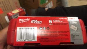 lot 25 image: Milwaukee 6-piece hole dozer Kit