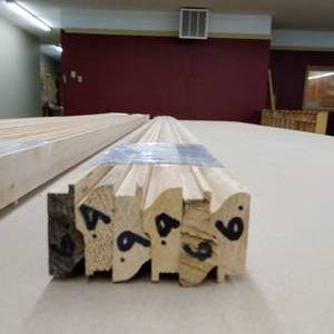 916 x 1 12 Red Oak Panel MouldingWainscot Cap (SN4)