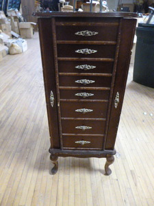 Stand Up Jewelry Box