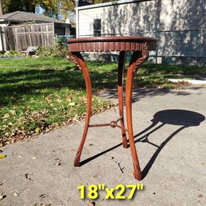 Beautiful Tabaco Leaf Drum Table